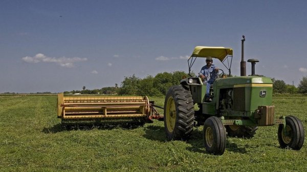 tracteur-john-deere-f0ffe8-0@1x.jpeg
