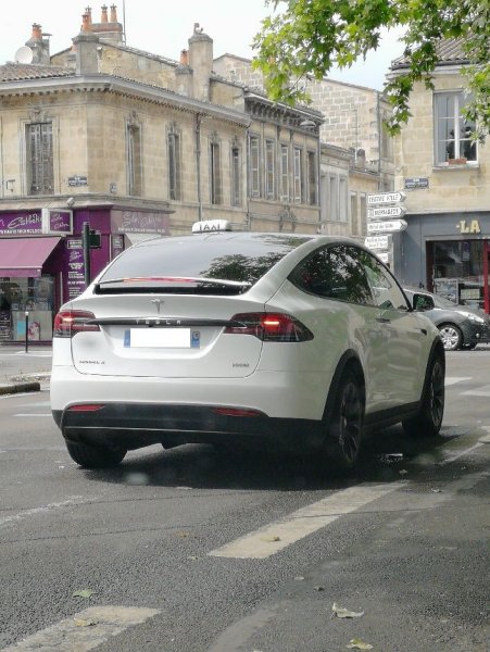 teslataxi.jpg teslataxi.jpg